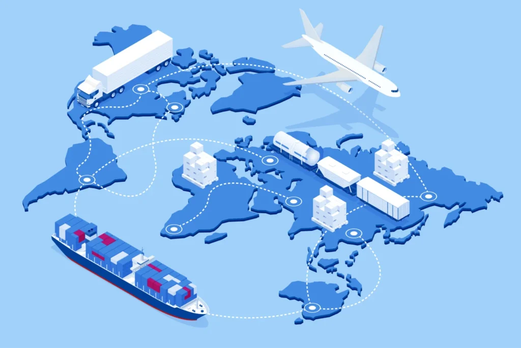 Ilustração do processo de supply chain sobre um mapa do mundo em azul. Em branco pelo mapa têm figuras de avião, caminhão, navio e trem, com linhas pontilhadas interligando esses meios de transporte e cidades nos mapas